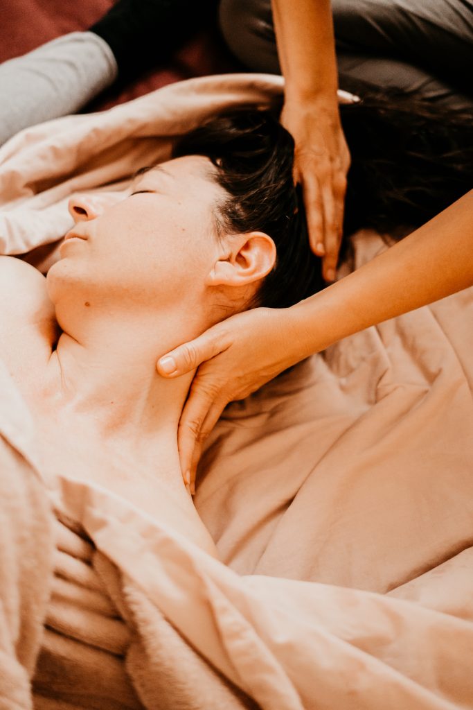 massage postnatal